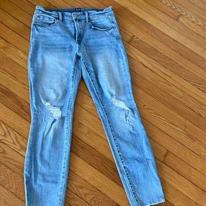 Women’s Old Navy Distressed Jeggings